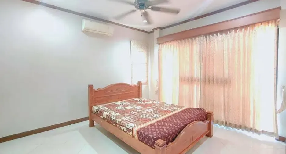 For rent and for sale 3 bedrooms house in Bang Lamung, Chonburi