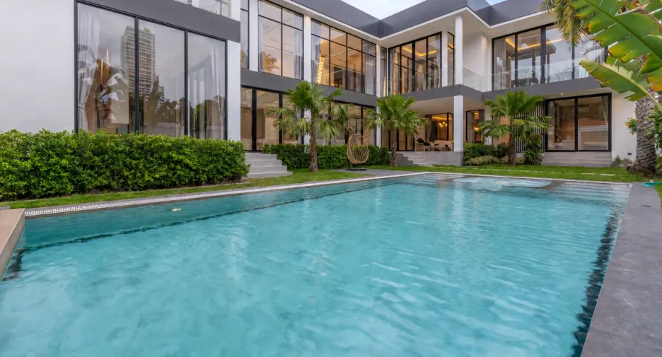For sale and for rent 6 bedrooms house in Bang Lamung, Chonburi