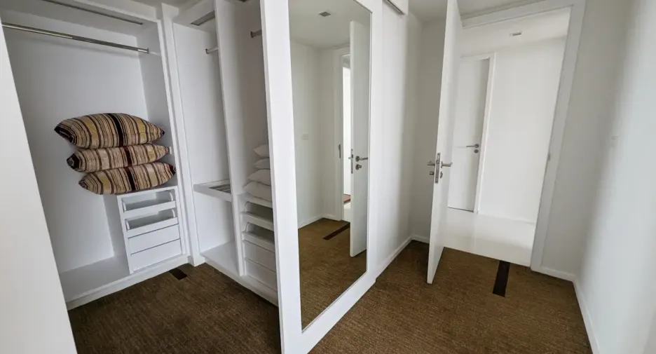 For rent 3 bedrooms condo in Sathon, Bangkok