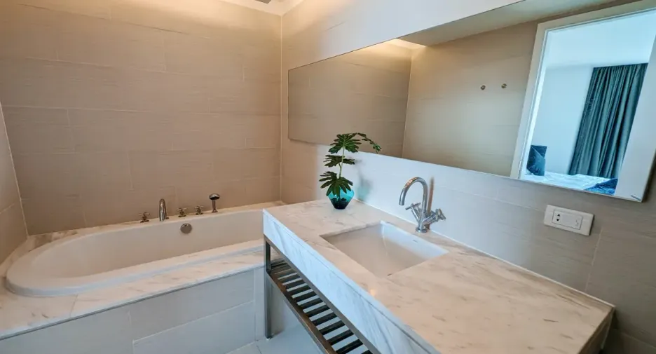 For rent 3 bedrooms condo in Sathon, Bangkok