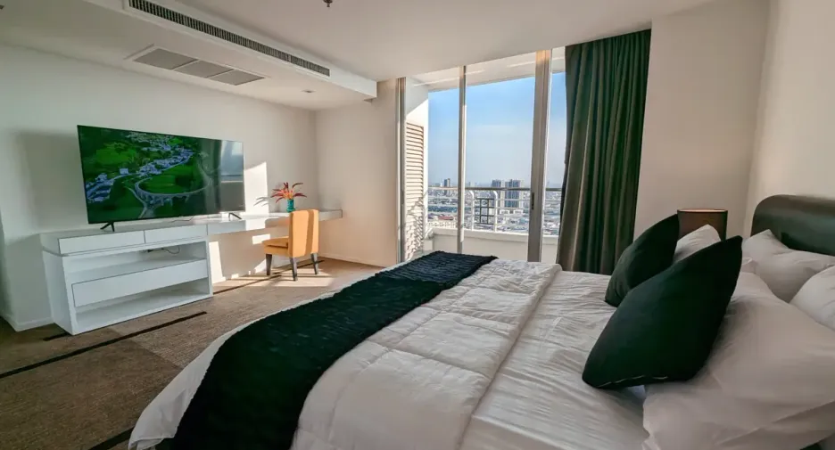 For rent 3 bedrooms condo in Sathon, Bangkok