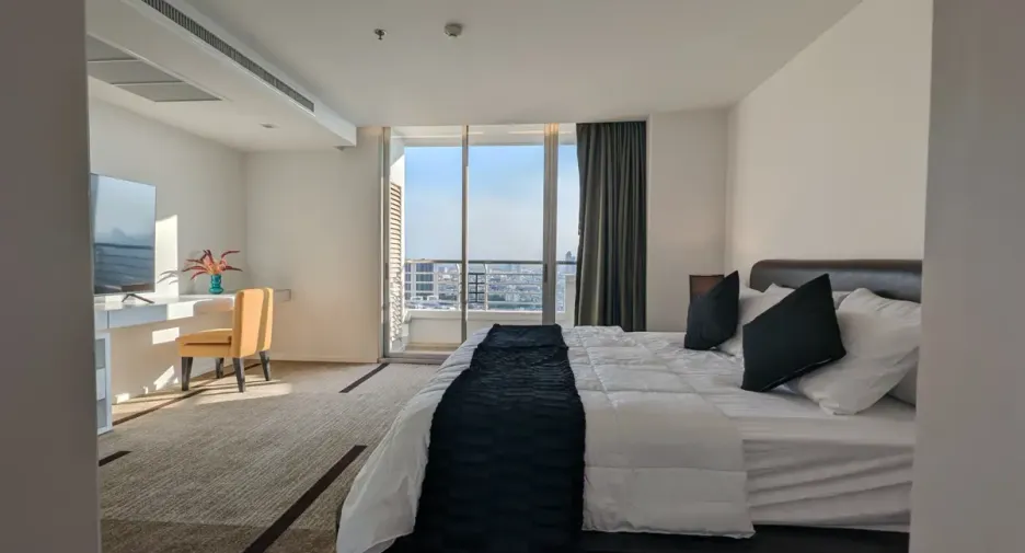 For rent 3 bedrooms condo in Sathon, Bangkok