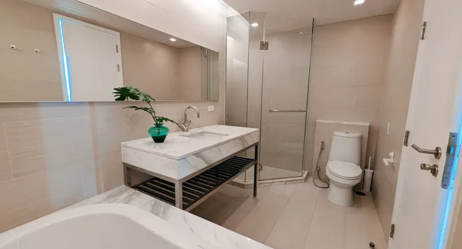 For rent 3 bedrooms condo in Sathon, Bangkok