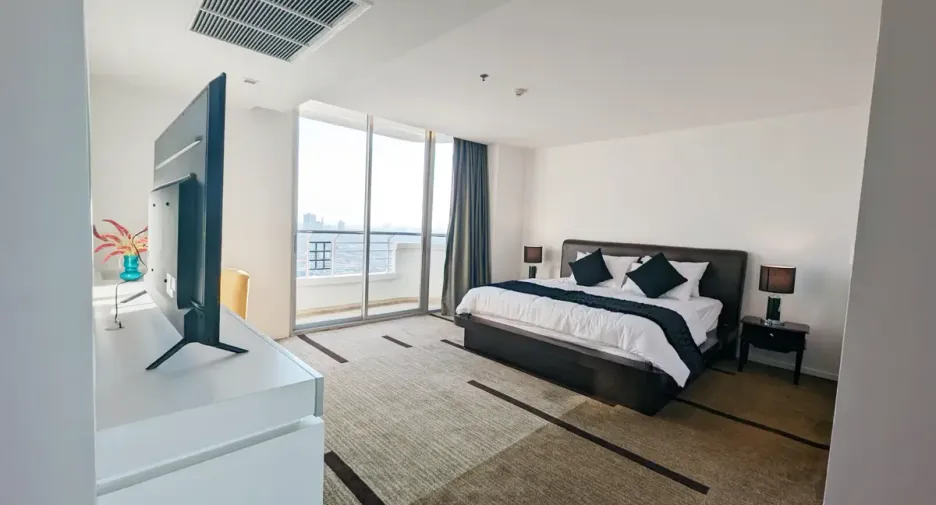 For rent 3 bedrooms condo in Sathon, Bangkok