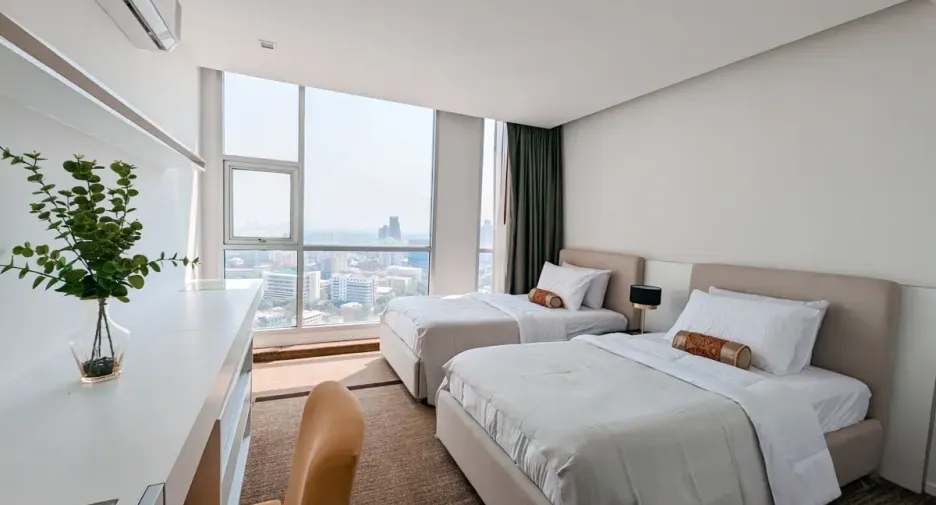 For rent 3 bedrooms condo in Sathon, Bangkok