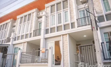 Reihenhaus zum Kauf mit 3 Zimmer in Mueang Chiang Mai, Chiang Mai