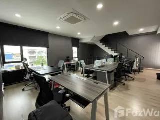 Haus zum Kauf mit 6 Zimmer in Bang Khen, Bangkok