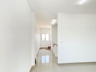 For sale 2 bedrooms retail Space in Sam Phran, Nakhon Pathom
