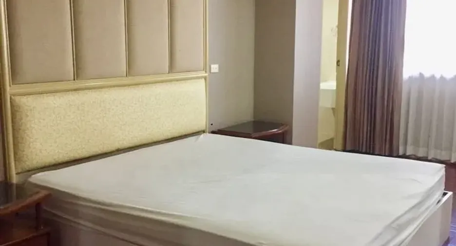 For rent 3 bedrooms condo in Watthana, Bangkok