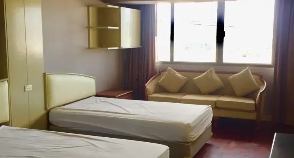 For rent 3 bedrooms condo in Watthana, Bangkok