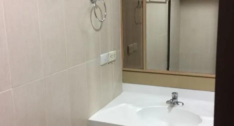 For rent 3 bedrooms condo in Watthana, Bangkok