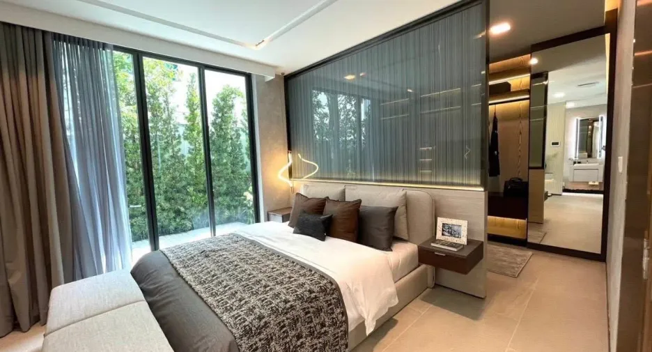 For rent 4 bedrooms house in Saphan Sung, Bangkok