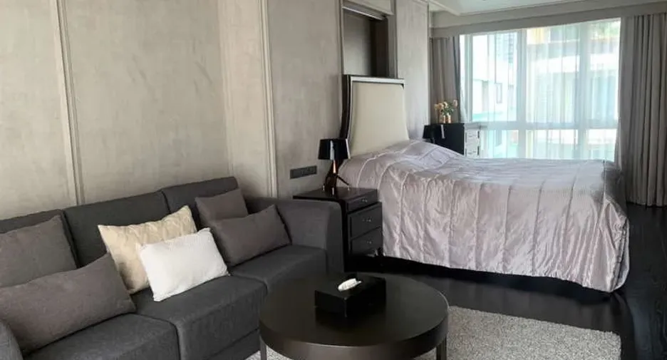 For rent 3 bedrooms condo in Khlong Toei, Bangkok