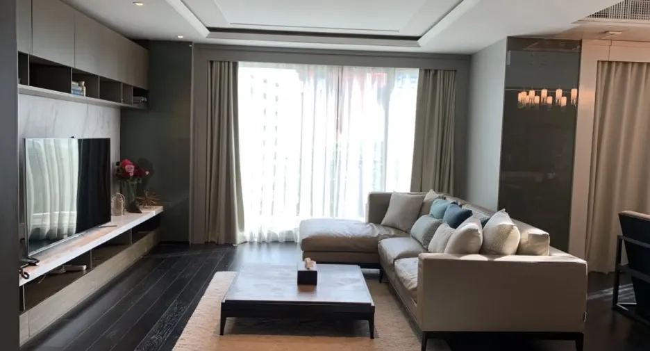 For rent 3 bedrooms condo in Khlong Toei, Bangkok