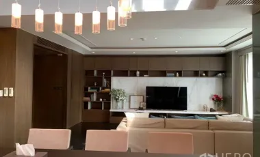 For rent 3 bedrooms condo in Khlong Toei, Bangkok