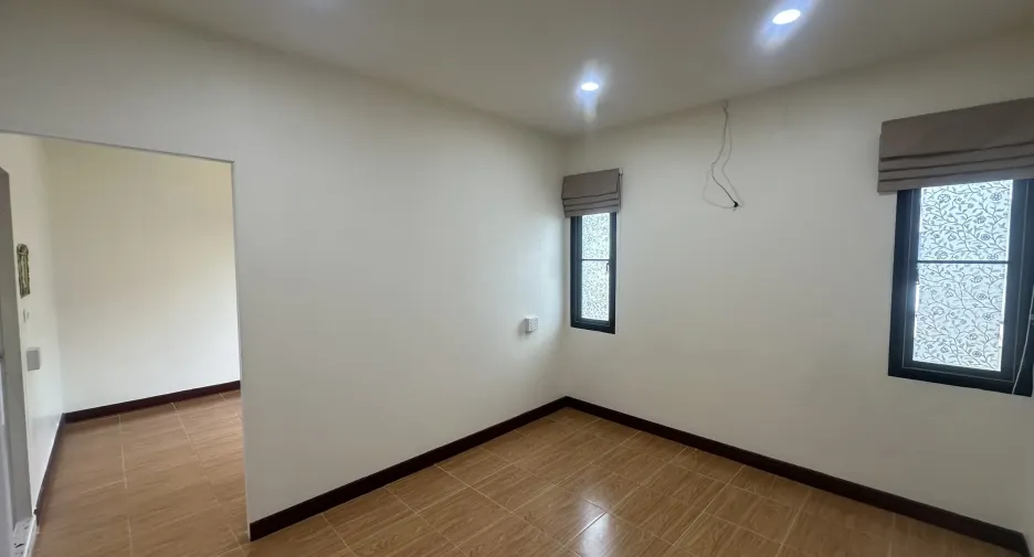 À vendre 4 chambres maison de ville à Lam Luk Ka, Pathum Thani