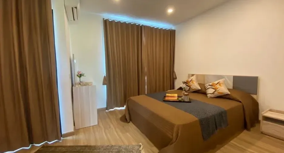 Casa adosada en alquiler de 3 habitaciones en Bang Kapi, Bangkok