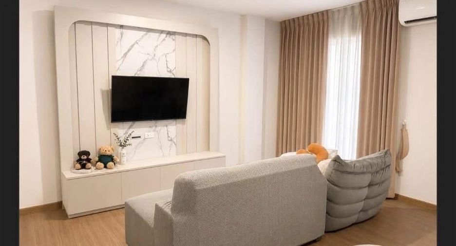 For sale 3 bedrooms townhouse in Bang Kapi, Bangkok
