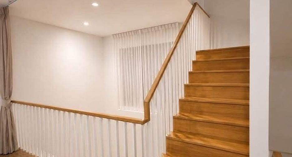 For sale 3 bedrooms townhouse in Bang Kapi, Bangkok