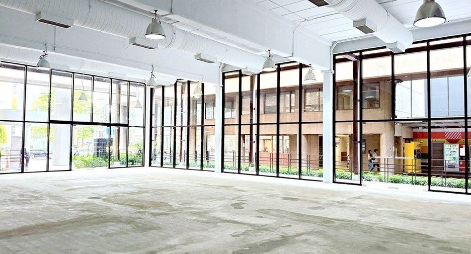 For rent retail Space in Watthana, Bangkok