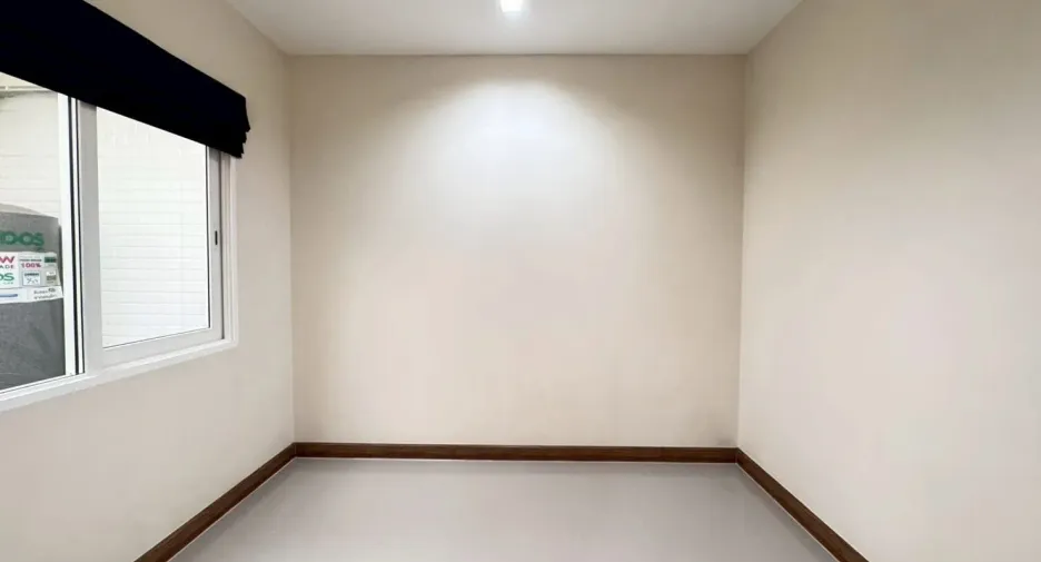 Casa adosada en alquiler de 4 habitaciones en Lat Krabang, Bangkok
