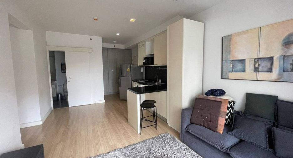 For rent 2 bedrooms condo in Sathon, Bangkok