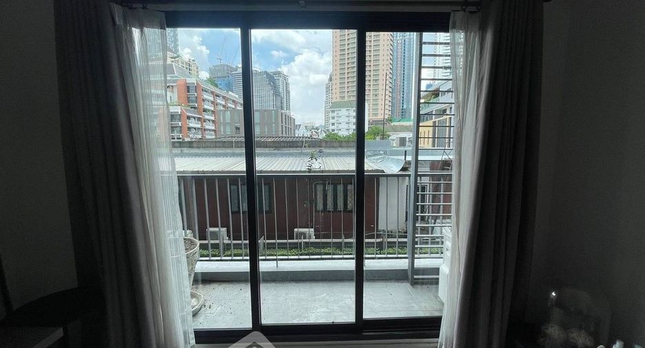 For rent 2 bedrooms condo in Sathon, Bangkok