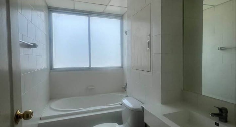 For rent 2 bedrooms condo in Khlong San, Bangkok
