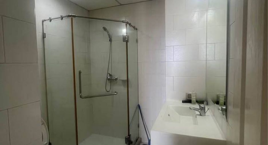 For rent 2 bedrooms condo in Khlong San, Bangkok