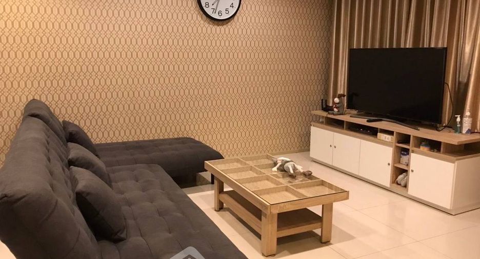 For rent 2 bedrooms condo in Huai Khwang, Bangkok