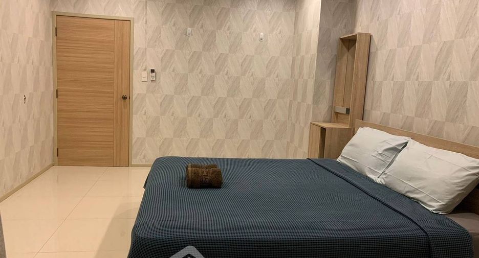 For rent 2 bedrooms condo in Huai Khwang, Bangkok