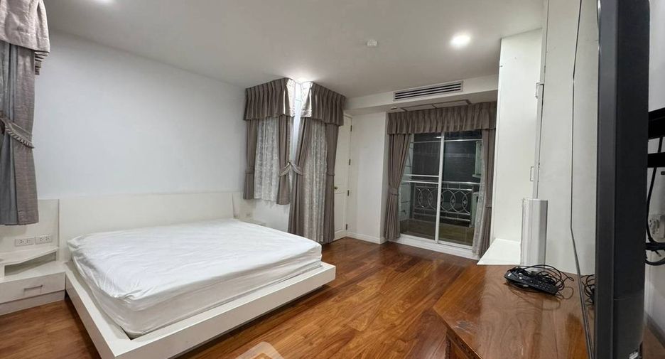 For rent 2 bedrooms condo in Pathum Wan, Bangkok