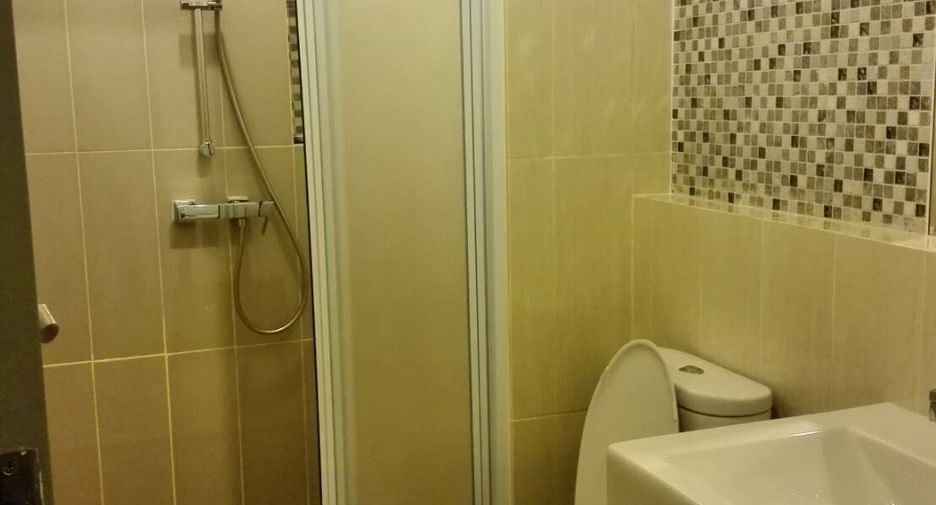 For sale 2 ベッドルーム condo in Huai Khwang, Bangkok