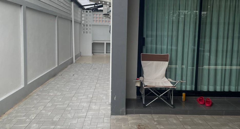 Casa en alquiler y en venta de 3 habitaciones en Bang Lamung, Chonburi