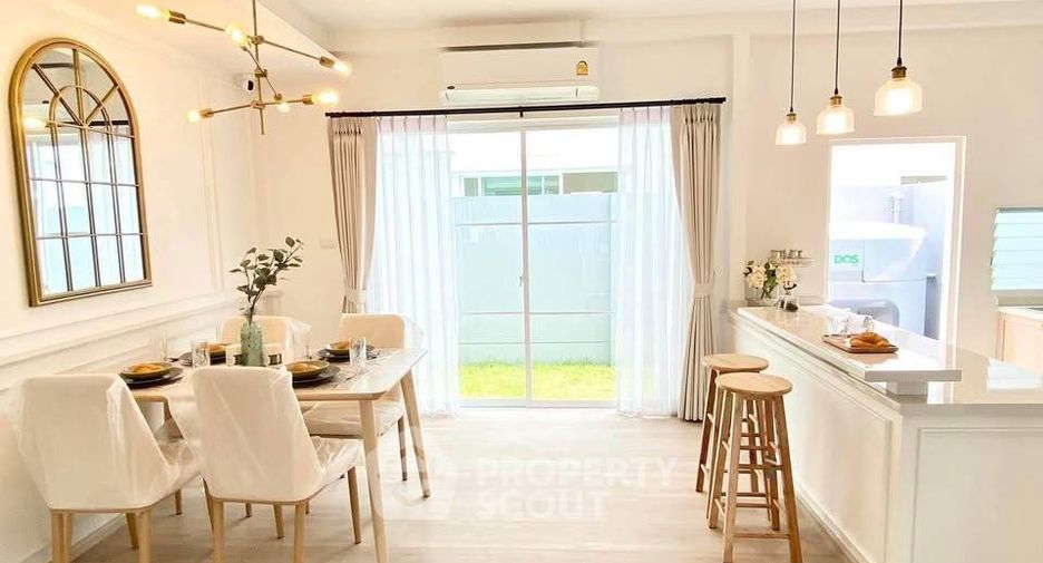 Casa adosada en alquiler y en venta de 3 habitaciones en Prawet, Bangkok