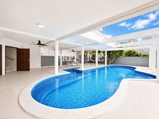 Casa en alquiler de 7 habitaciones en Bang Lamung, Chonburi
