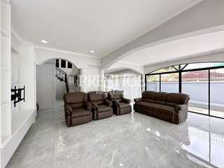 Casa en alquiler de 7 habitaciones en Bang Lamung, Chonburi