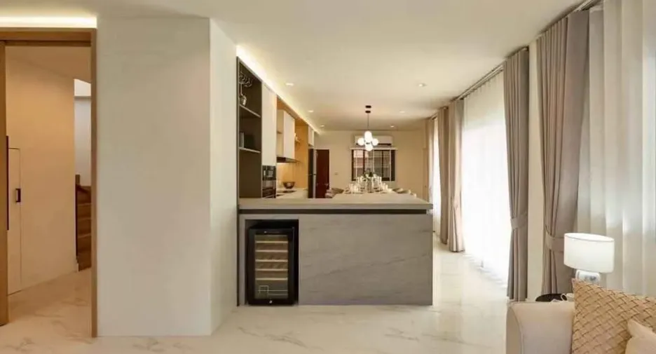 For rent 4 bedrooms villa in Mueang Chiang Mai, Chiang Mai