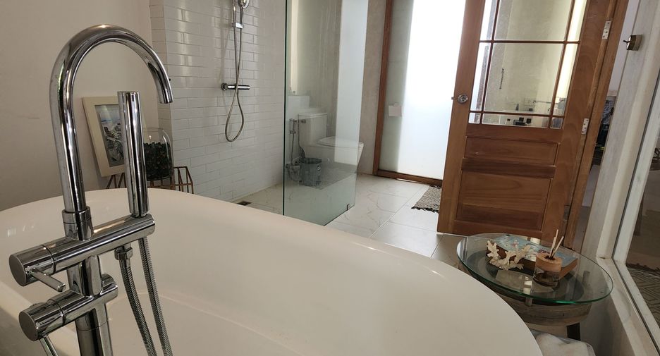 For rent 4 bedrooms villa in Mueang Phuket, Phuket