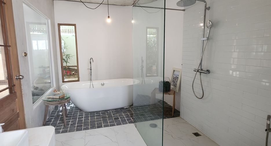 For rent 4 bedrooms villa in Mueang Phuket, Phuket