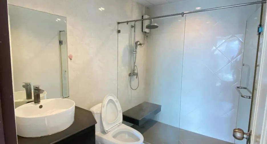 For sale 2 bedrooms condo in Watthana, Bangkok