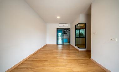 For sale 4 bedrooms townhouse in Prawet, Bangkok
