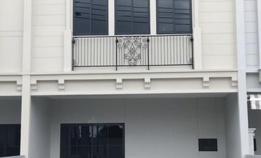 Продажа 4 спальни таунхаус в Пращет, Бангкок