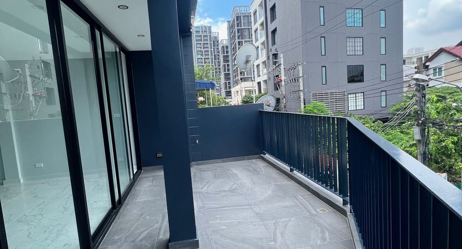 Reihenhaus zur Miete und zum Kauf mit 3 Zimmer in Watthana, Bangkok