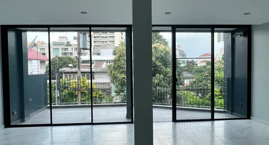 For sale and for rent 3 bedrooms townhouse in Watthana, Bangkok