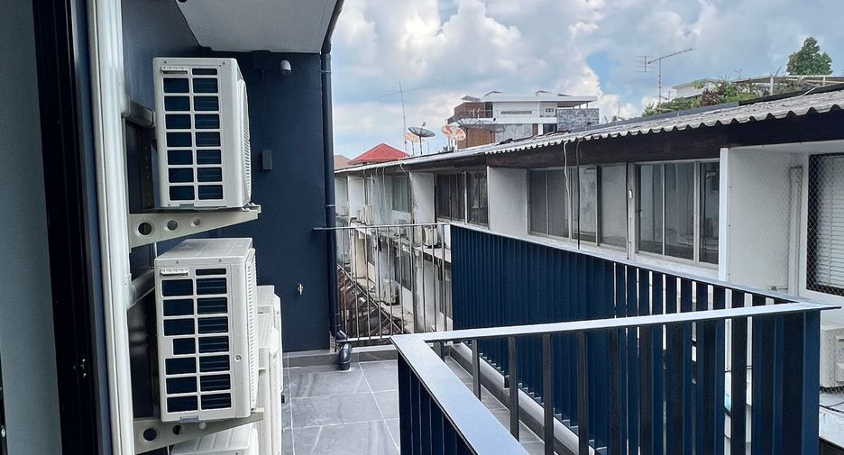 Reihenhaus zur Miete und zum Kauf mit 3 Zimmer in Watthana, Bangkok