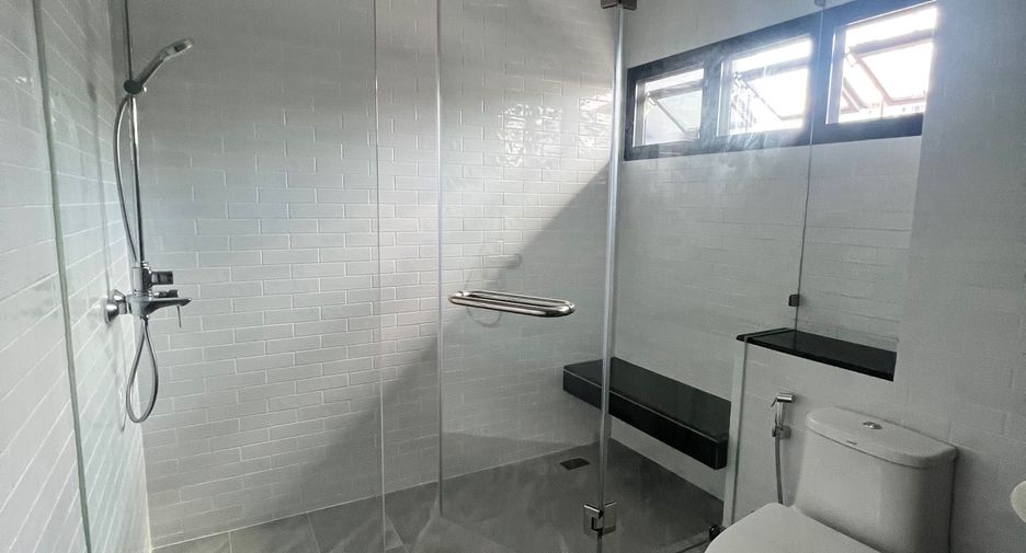 Reihenhaus zur Miete und zum Kauf mit 3 Zimmer in Watthana, Bangkok