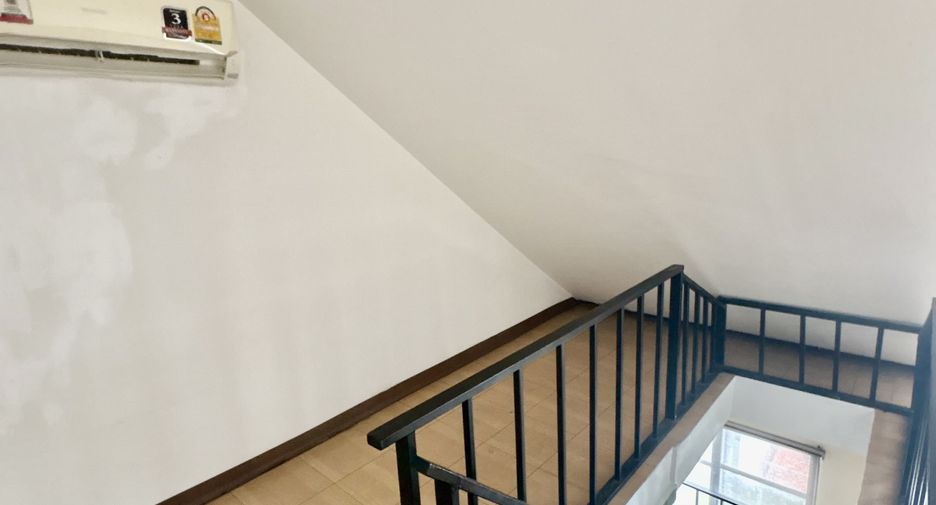For sale and for rent 5 bedrooms house in Watthana, Bangkok
