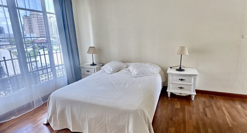 For sale and for rent 5 bedrooms house in Watthana, Bangkok