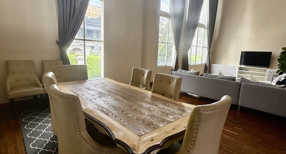 For sale and for rent 5 bedrooms house in Watthana, Bangkok